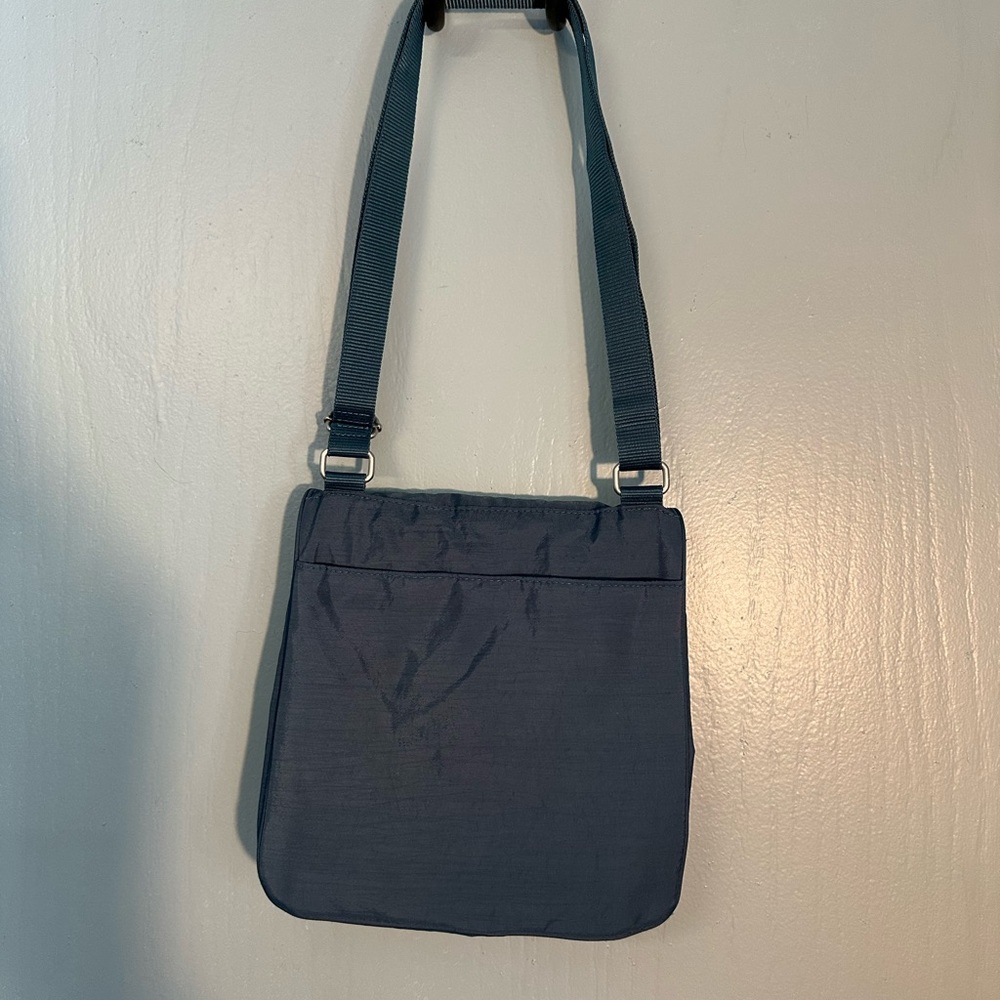 Baggallini medium sized blue gray crossbody bag, EUC - Picture 3 of 8